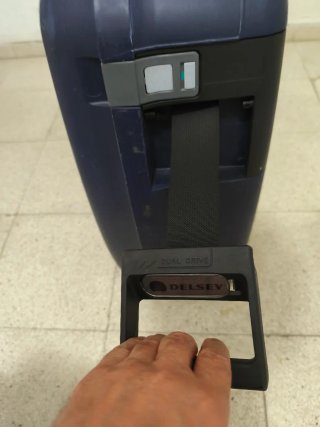 Maleta grande gris con ruedas
