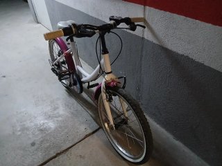 Bicicleta niña blanca y rosa