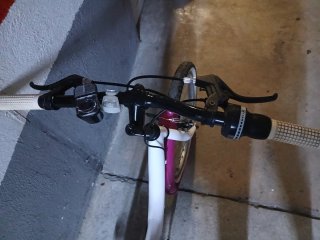 Bicicleta niña blanca y rosa