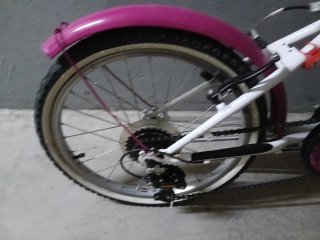 Bicicleta niña blanca y rosa