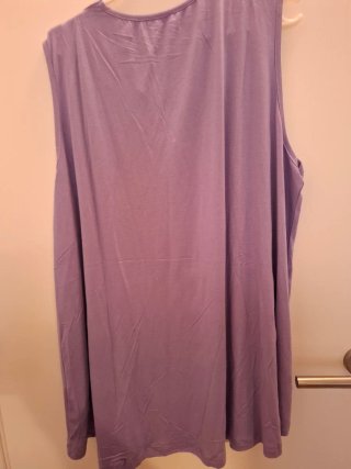 Blusa lila con encaje
