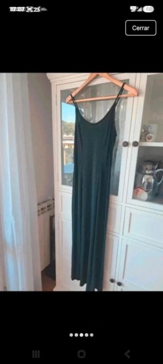Vestido negro de tirantes largo