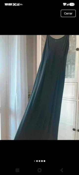 Vestido negro de tirantes largo