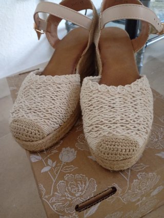 Sandalias cuña esparto beige