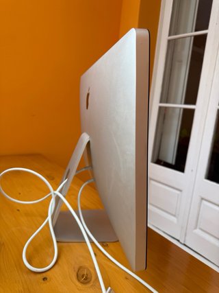 Apple LED Cinema Display 27 2560x1440