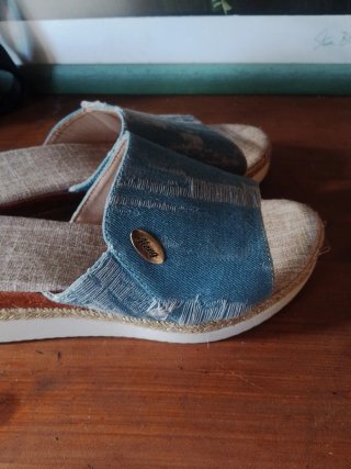Sandalias cuña denim esparto y vaqueras...