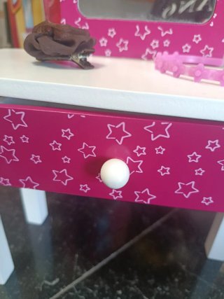 Tocador de muñeca rosa con estrellas