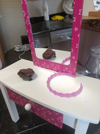 Tocador de muñeca rosa con estrellas