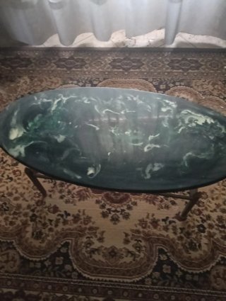 Mesa de centro ovalada de mármol