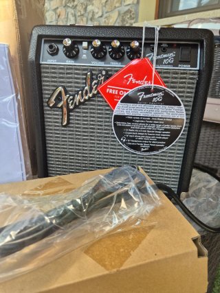 Amplificador Fender Frontman 10G 3 unidades
