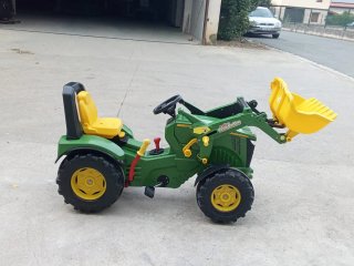 Tractor a pedales Rolly Toys con pala