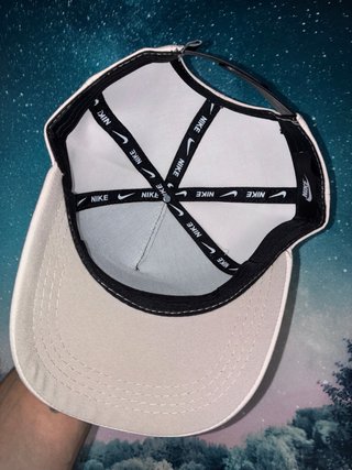Gorra Nike Beige y Negra