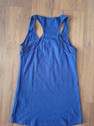 Top azul con lentejuelas