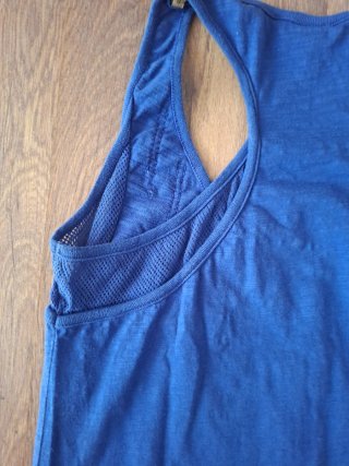 Top azul con lentejuelas