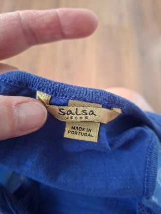 Top azul con lentejuelas