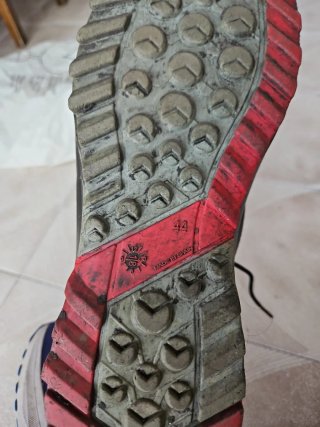 Botas Robusta Talla 44 Negras con Rojo