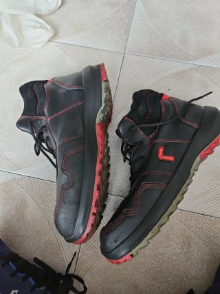 Botas Robusta Talla 44 Negras con Rojo