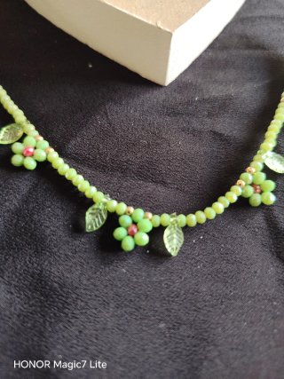 Collana con margheritine verdi e oro