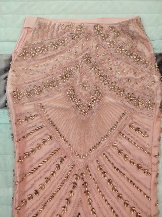 Vestido de fiesta rosa con pedrería corset falda