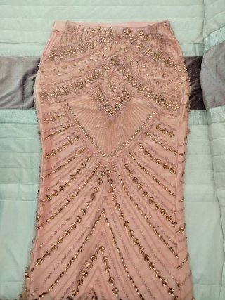Vestido de fiesta rosa con pedrería corset falda