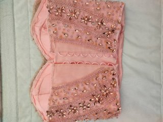 Vestido de fiesta rosa con pedrería corset falda