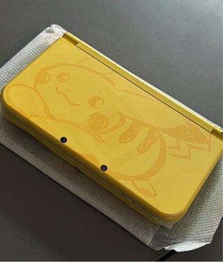 Nintendo 3DS LL Pikachu Edition