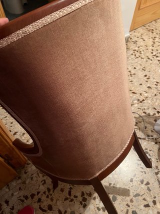 Sillón de terciopelo y madera