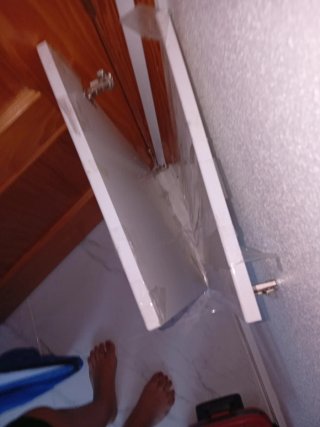Aparador blanco con cristalera