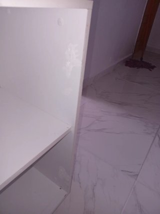 Aparador blanco con cristalera