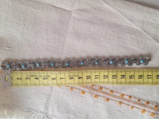 Pulsera eslabones plateada con cabujones turquesa