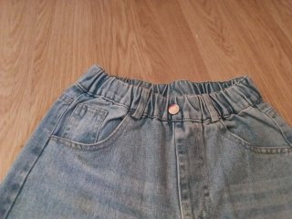 Pantalón vaquero azul Shein con mariposas