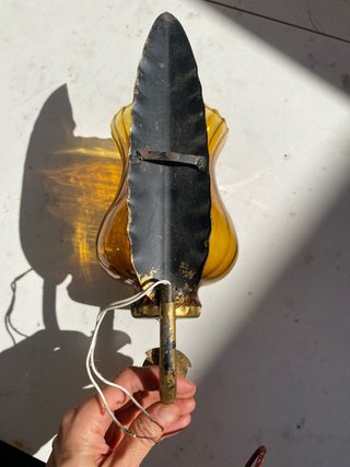 Aplique lámpara hoja dorada ámbar