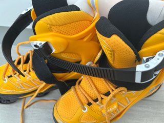 Patines talla 35-38 y protecciones de patinaje