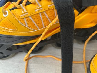 Patines talla 35-38 y protecciones de patinaje