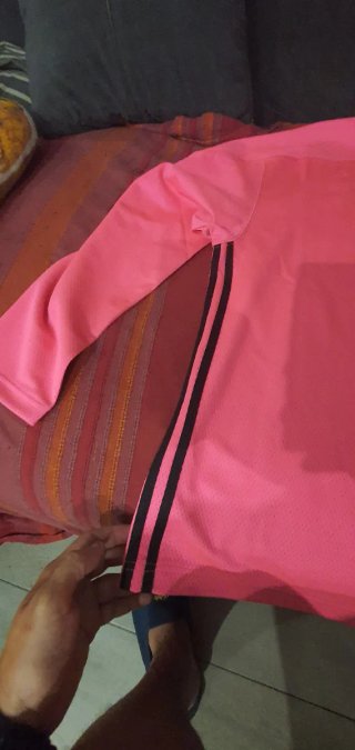 Camiseta Adidas tipo rap rosa
