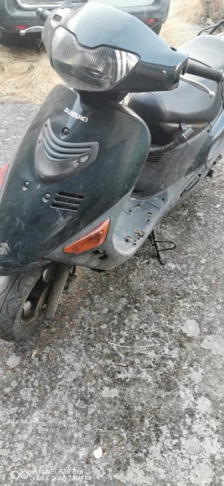 Suzuki AN125 Scooter Negro/Verde