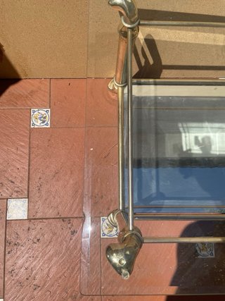 Mesa Centro Cristal y Metal Dorado