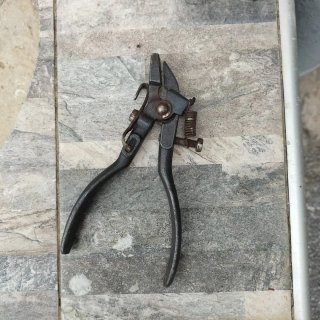 Triscador/Trabador de sierra antiguo