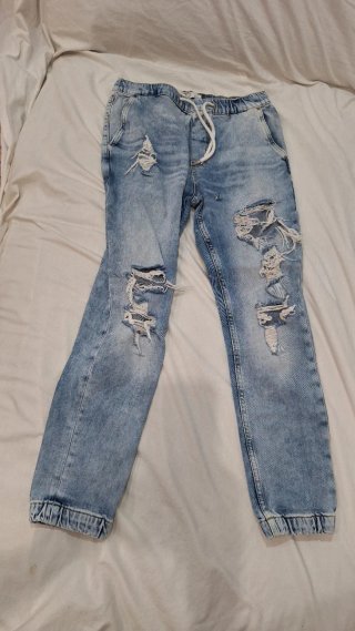 Vaqueros Bershka blancos rotos talla 38
