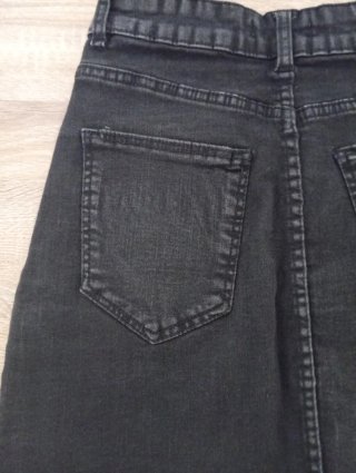 Minifalda vaquera negra talla 32 Bershka