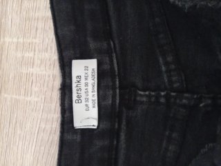 Minifalda vaquera negra talla 32 Bershka