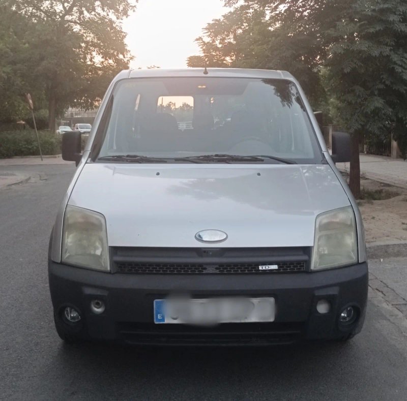 Ford Tourneo Connect 2003 - foto 1