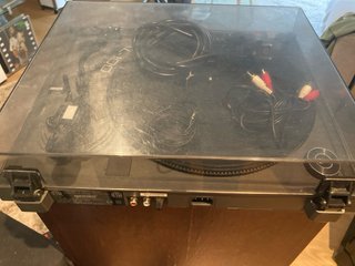 Tocadiscos Gemini XL-100 Semi-Automático