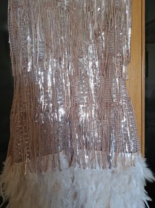 Vestido fiesta lentejuelas y plumas