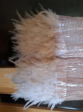 Vestido fiesta lentejuelas y plumas