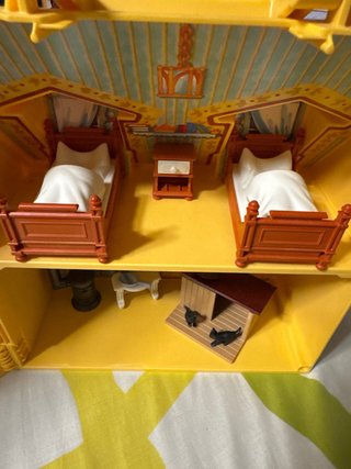 Casita Playmobil con muñecos y muebles