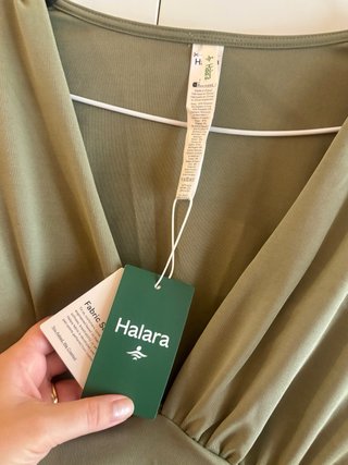 Mono Halara Oil Green, Talla M, nuevo con etiqueta