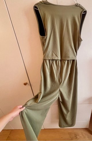 Mono Halara Oil Green, Talla M, nuevo con etiqueta
