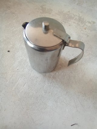 Jarra de metal con tapa  500m