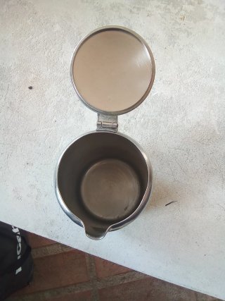 Jarra de metal con tapa  500m